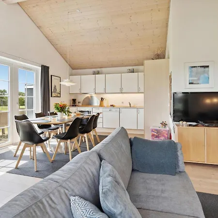 In With Sauna Nyaraló